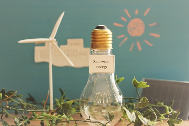 2030年には再生可能エネルギーの比率が倍増！電気代への影響は？